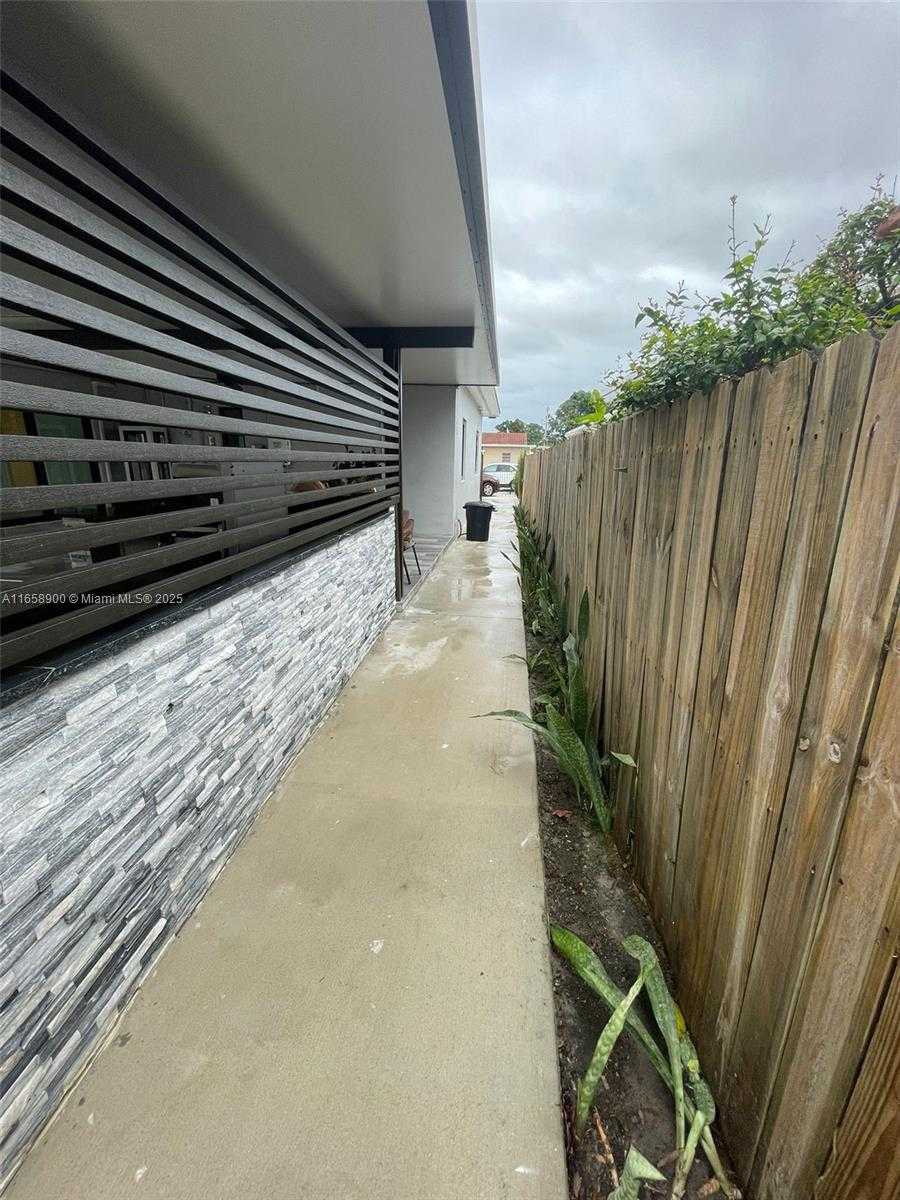 Small Image of 150 SOUTH WEST 52ND AVE, Miami Number 16