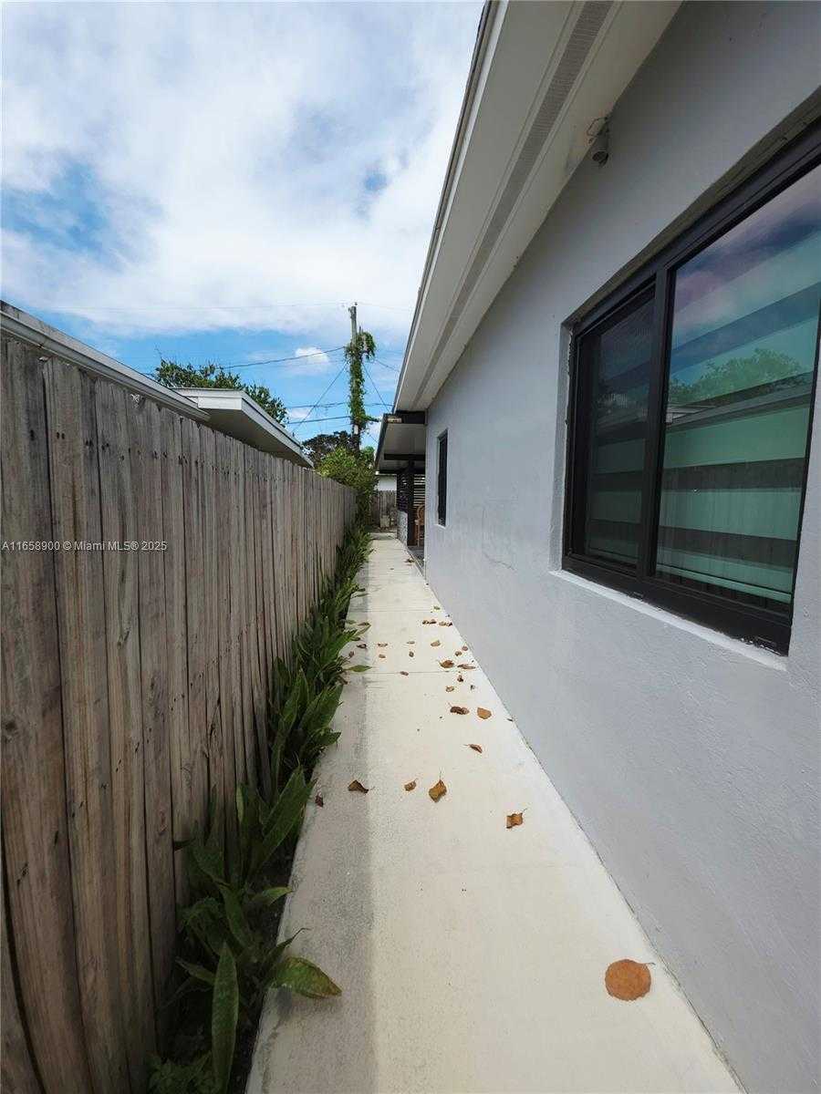 Small Image of 150 SOUTH WEST 52ND AVE, Miami Number 24