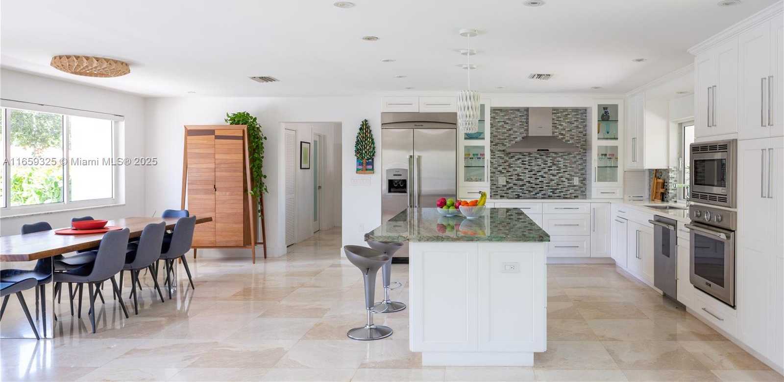 Small Image of 11445 NORTH BAYSHORE DR, North Miami Number 12