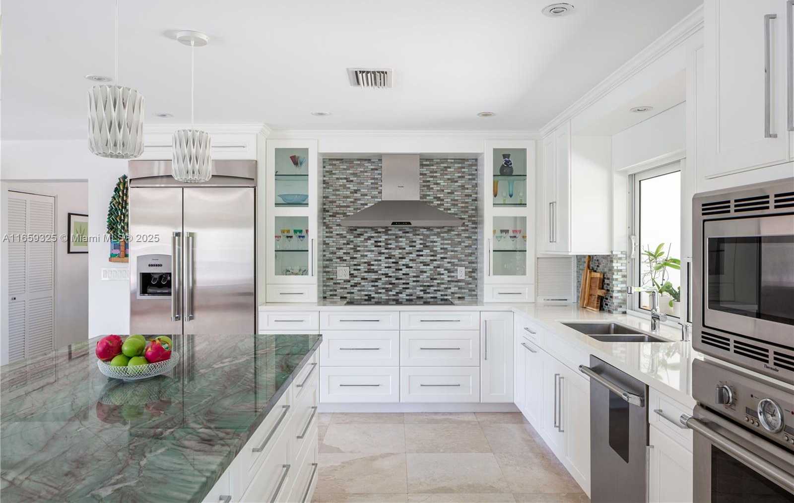 Small Image of 11445 NORTH BAYSHORE DR, North Miami Number 14