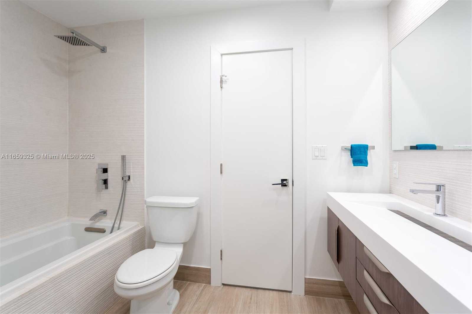 Small Image of 11445 NORTH BAYSHORE DR, North Miami Number 21