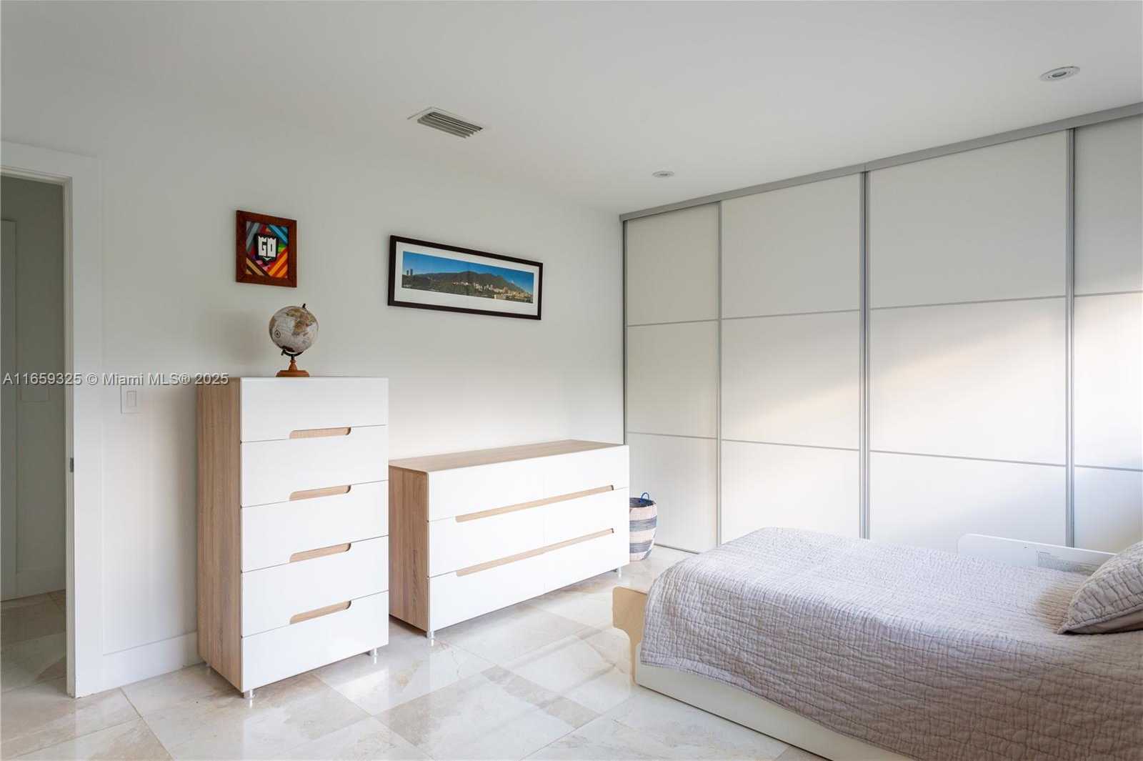 Small Image of 11445 NORTH BAYSHORE DR, North Miami Number 26