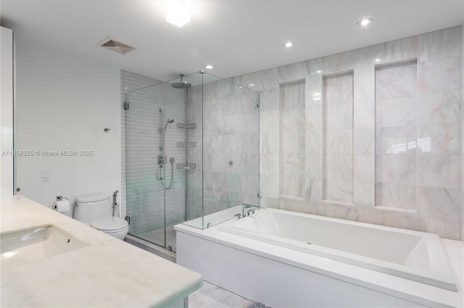 Small Image of 11445 NORTH BAYSHORE DR, North Miami Number 38