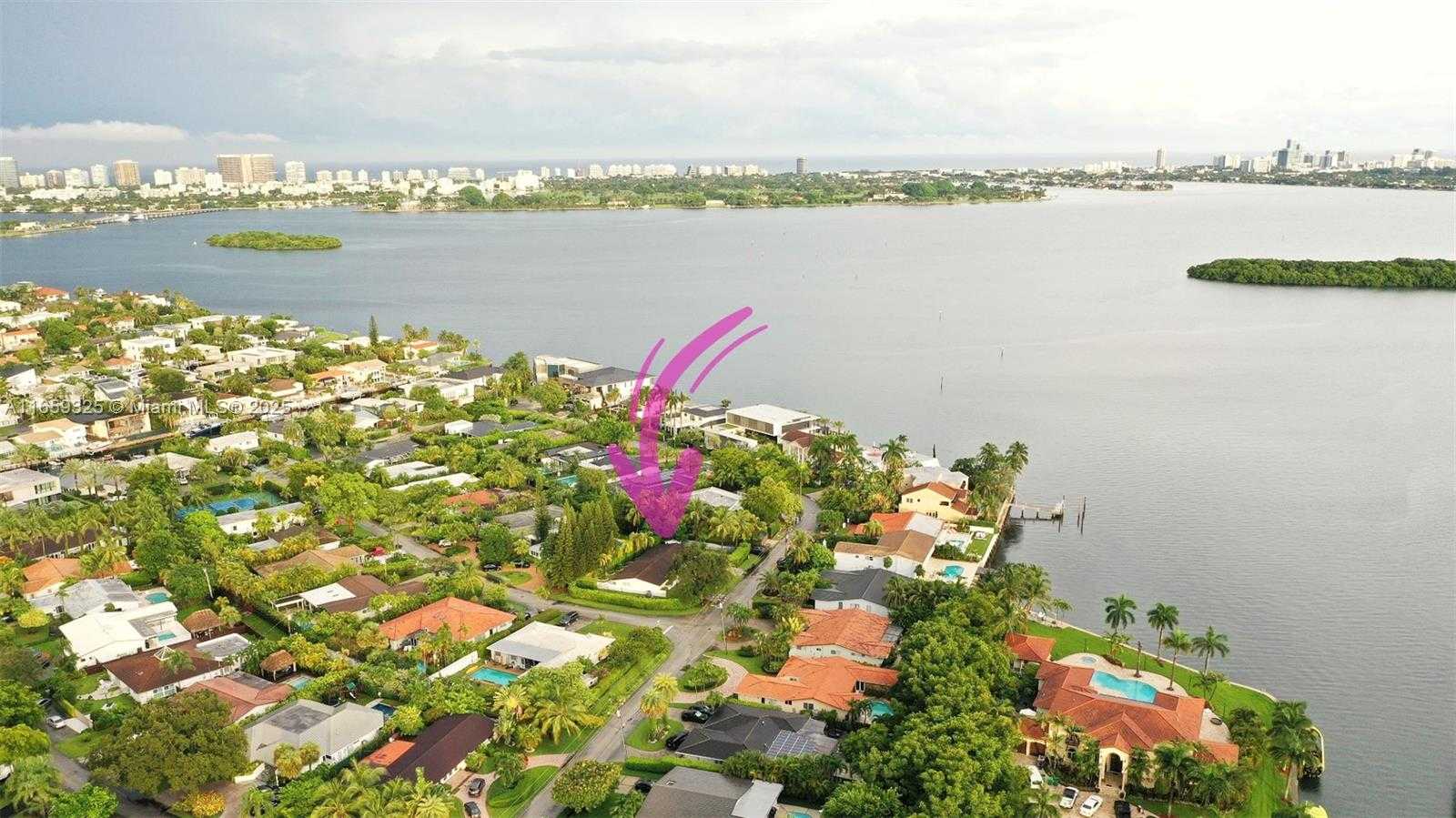 Small Image of 11445 NORTH BAYSHORE DR, North Miami Number 4