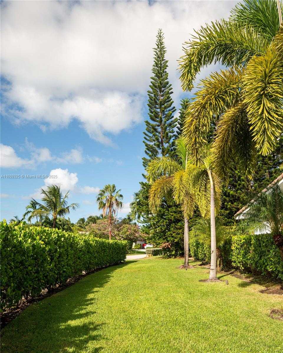 Small Image of 11445 NORTH BAYSHORE DR, North Miami Number 45