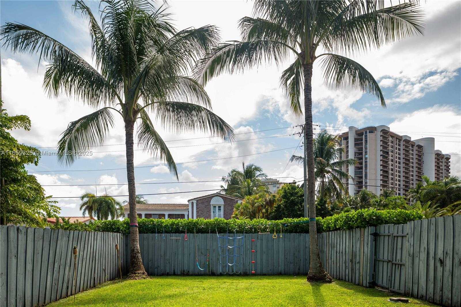 Small Image of 11445 NORTH BAYSHORE DR, North Miami Number 46