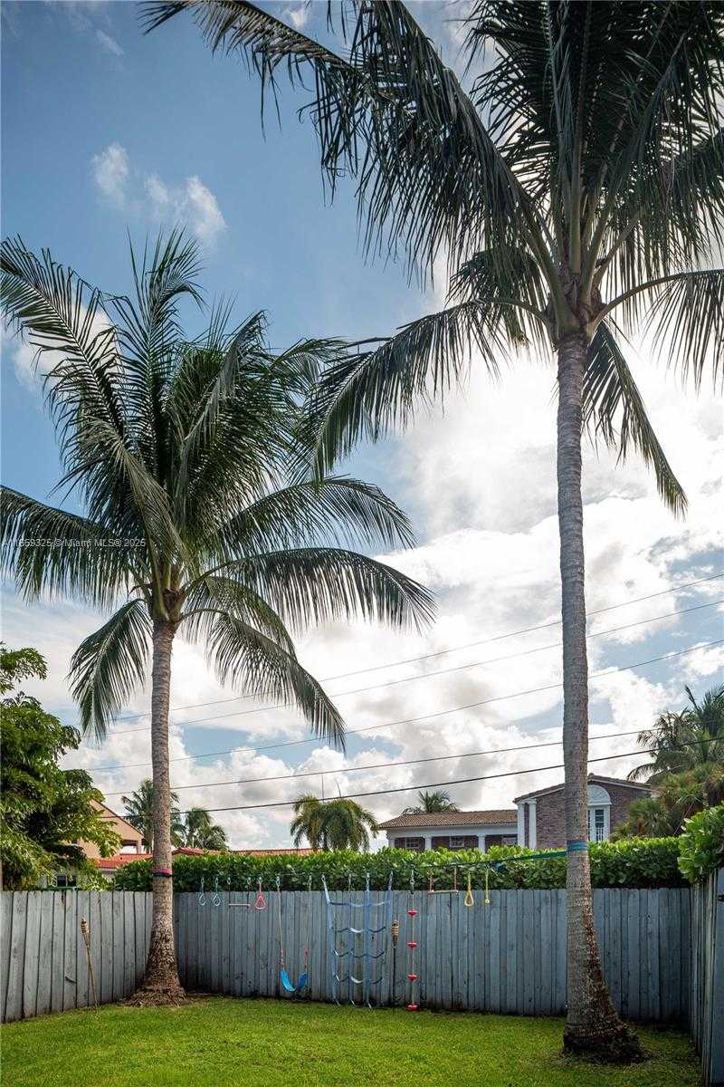 Small Image of 11445 NORTH BAYSHORE DR, North Miami Number 48