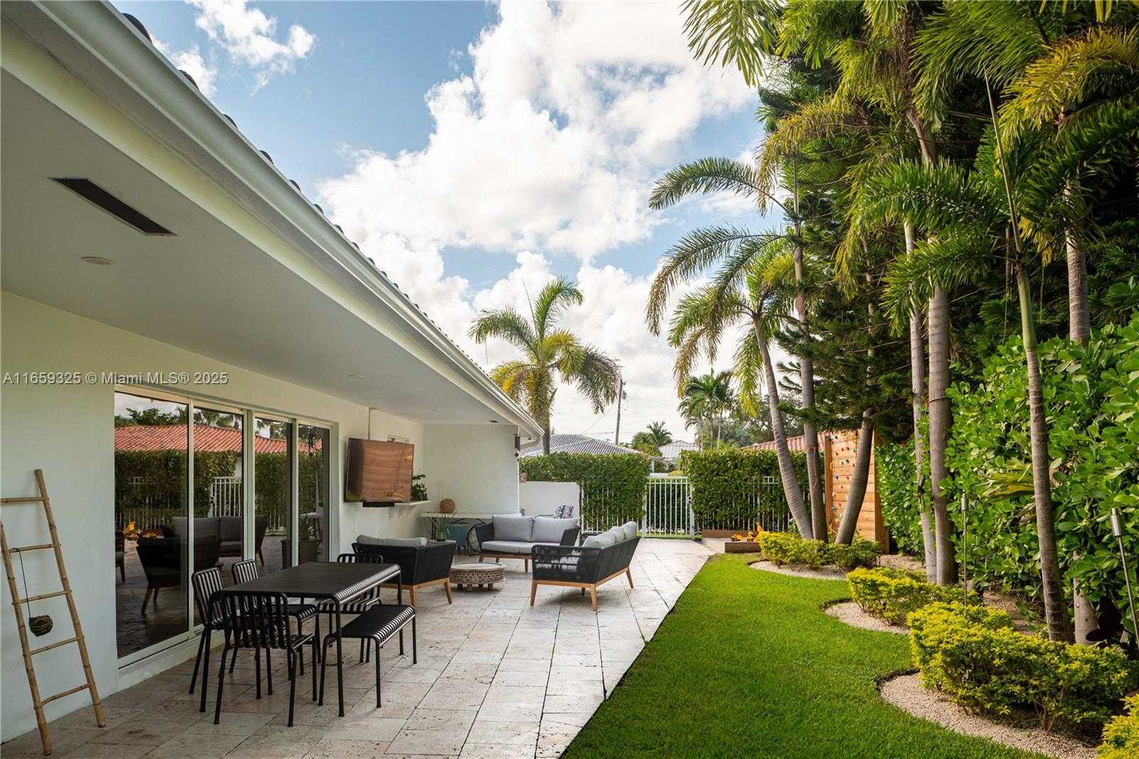 Small Image of 11445 NORTH BAYSHORE DR, North Miami Number 52