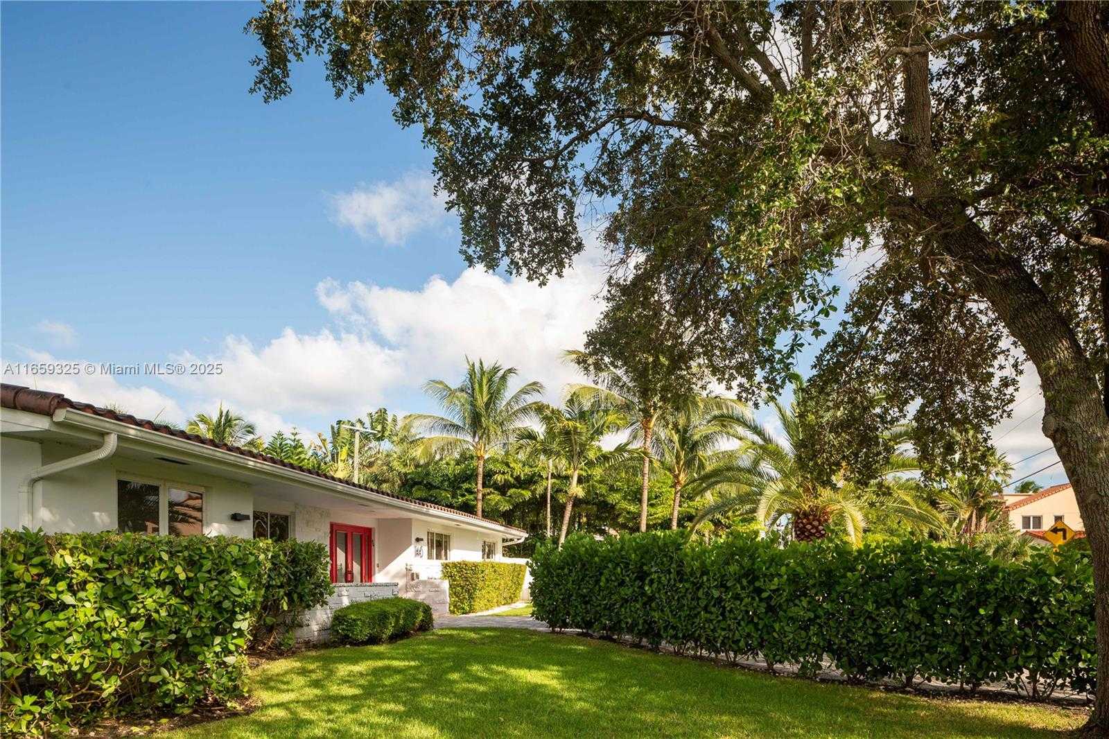 Small Image of 11445 NORTH BAYSHORE DR, North Miami Number 58