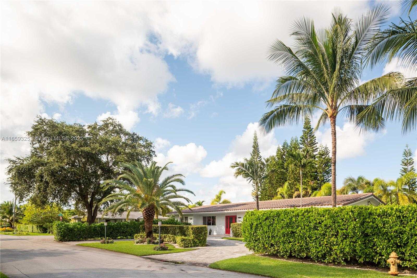 Small Image of 11445 NORTH BAYSHORE DR, North Miami Number 59
