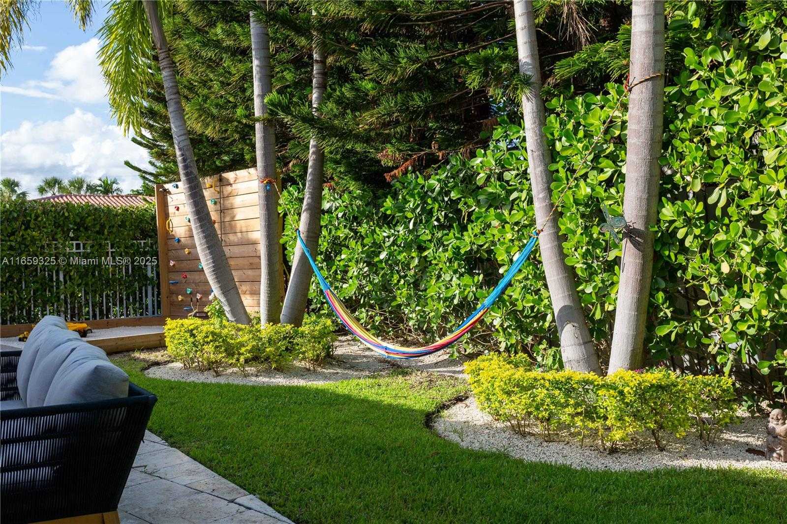 Small Image of 11445 NORTH BAYSHORE DR, North Miami Number 61