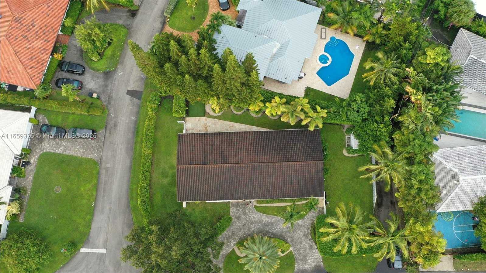 Small Image of 11445 NORTH BAYSHORE DR, North Miami Number 65
