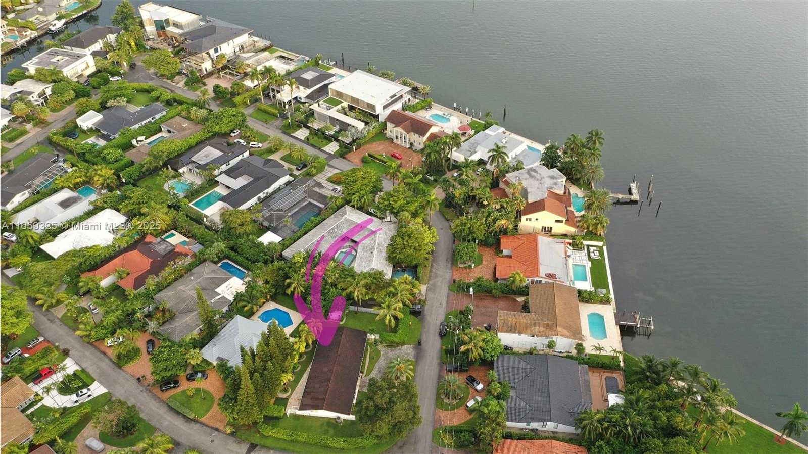Small Image of 11445 NORTH BAYSHORE DR, North Miami Number 67