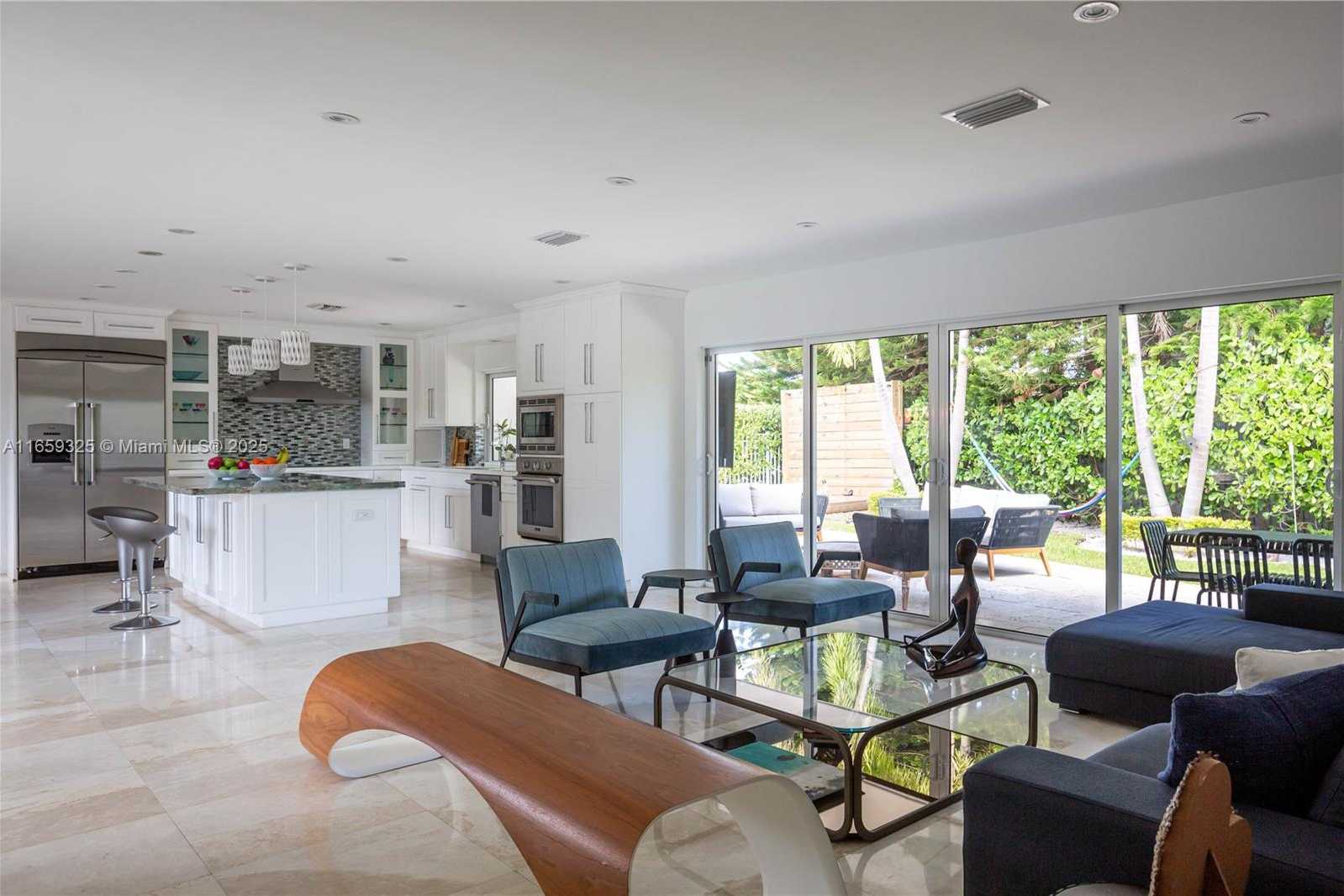 Small Image of 11445 NORTH BAYSHORE DR, North Miami Number 9