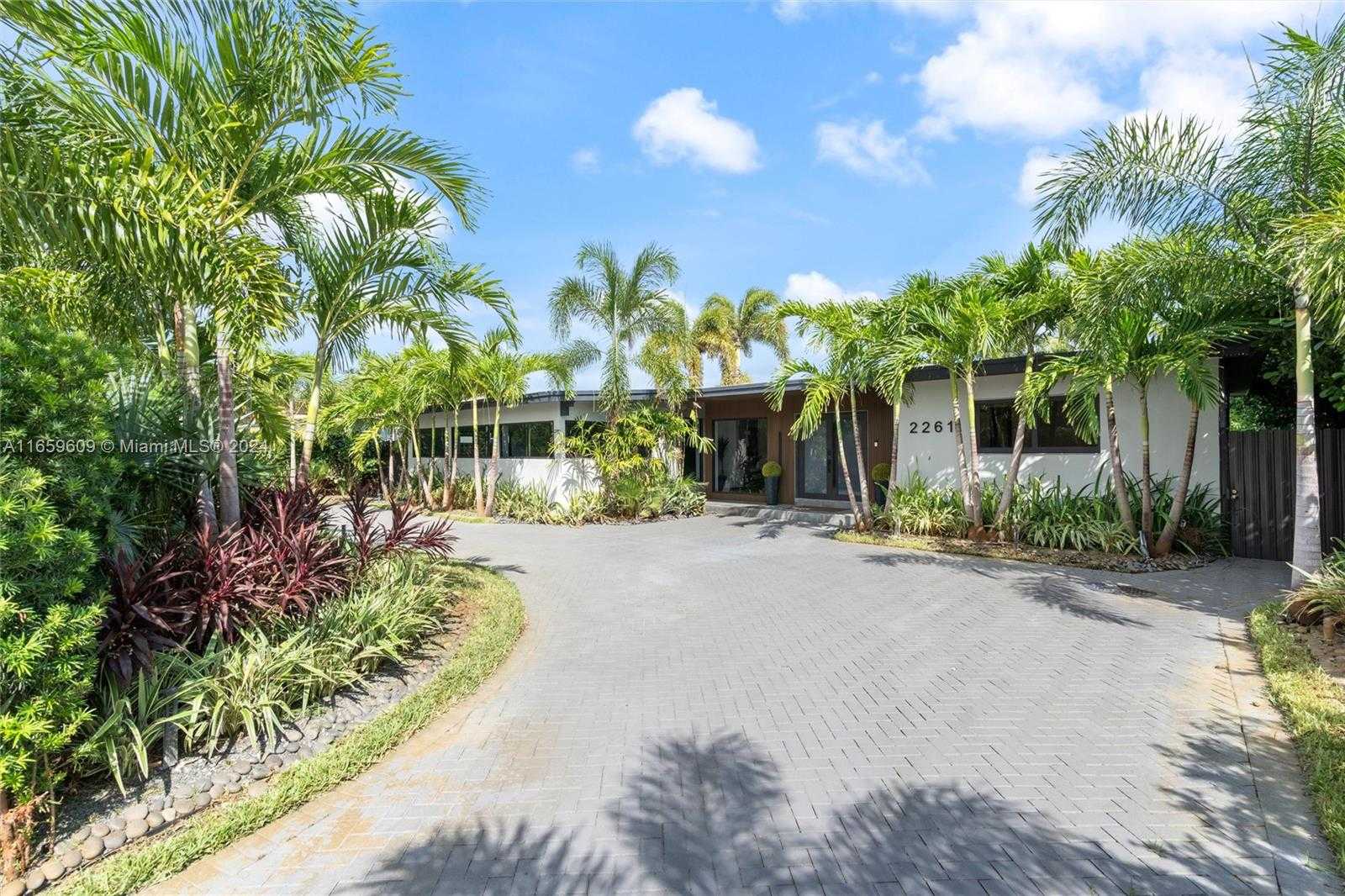 Small Image of 2261 NORTH EAST 192ND ST, Miami Number 2