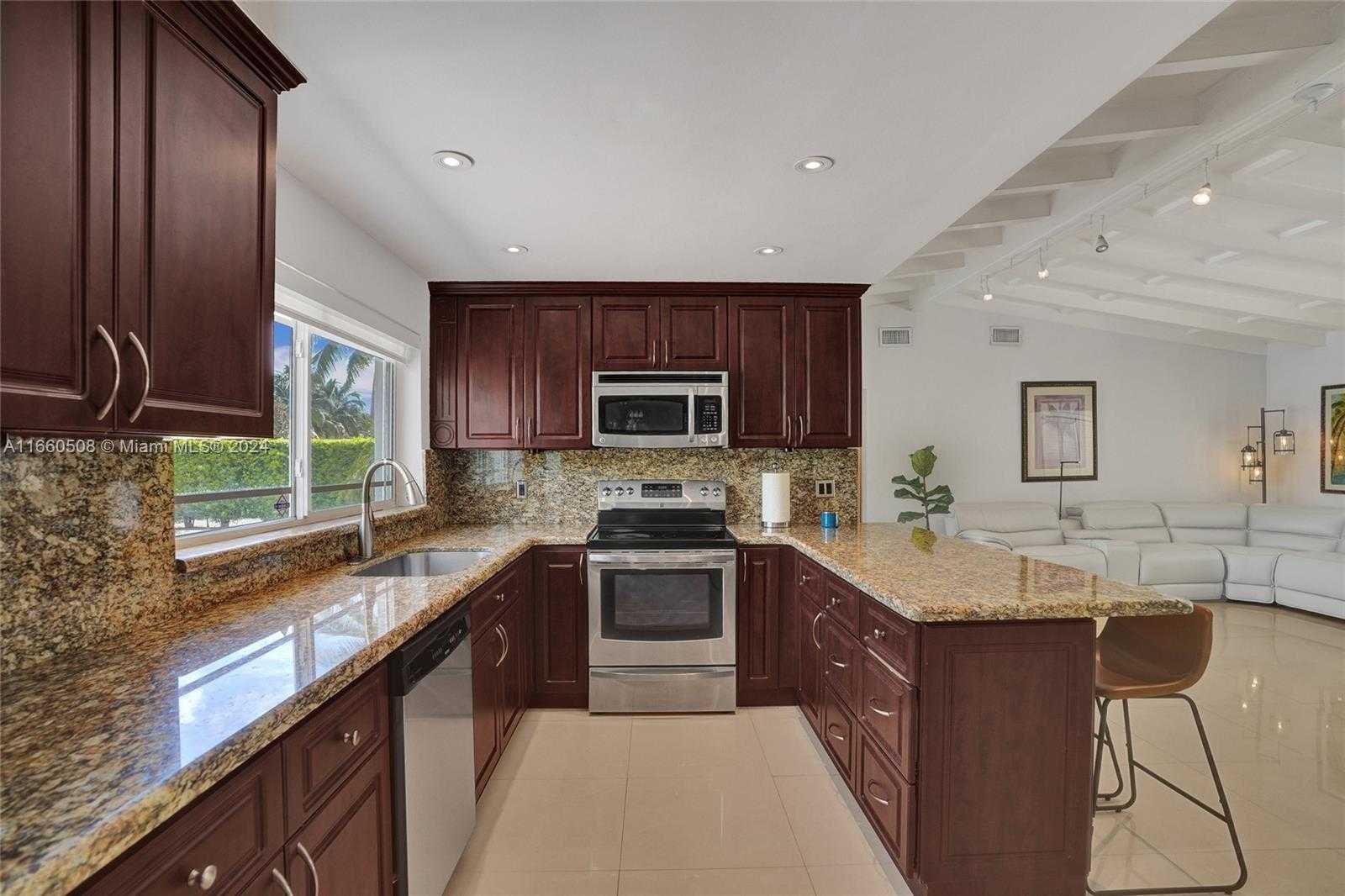 Small Image of 1910 NORTH HIBISCUS DR, North Miami Number 13
