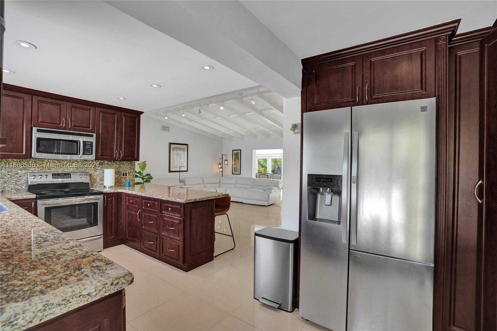 Small Image of 1910 NORTH HIBISCUS DR, North Miami Number 14