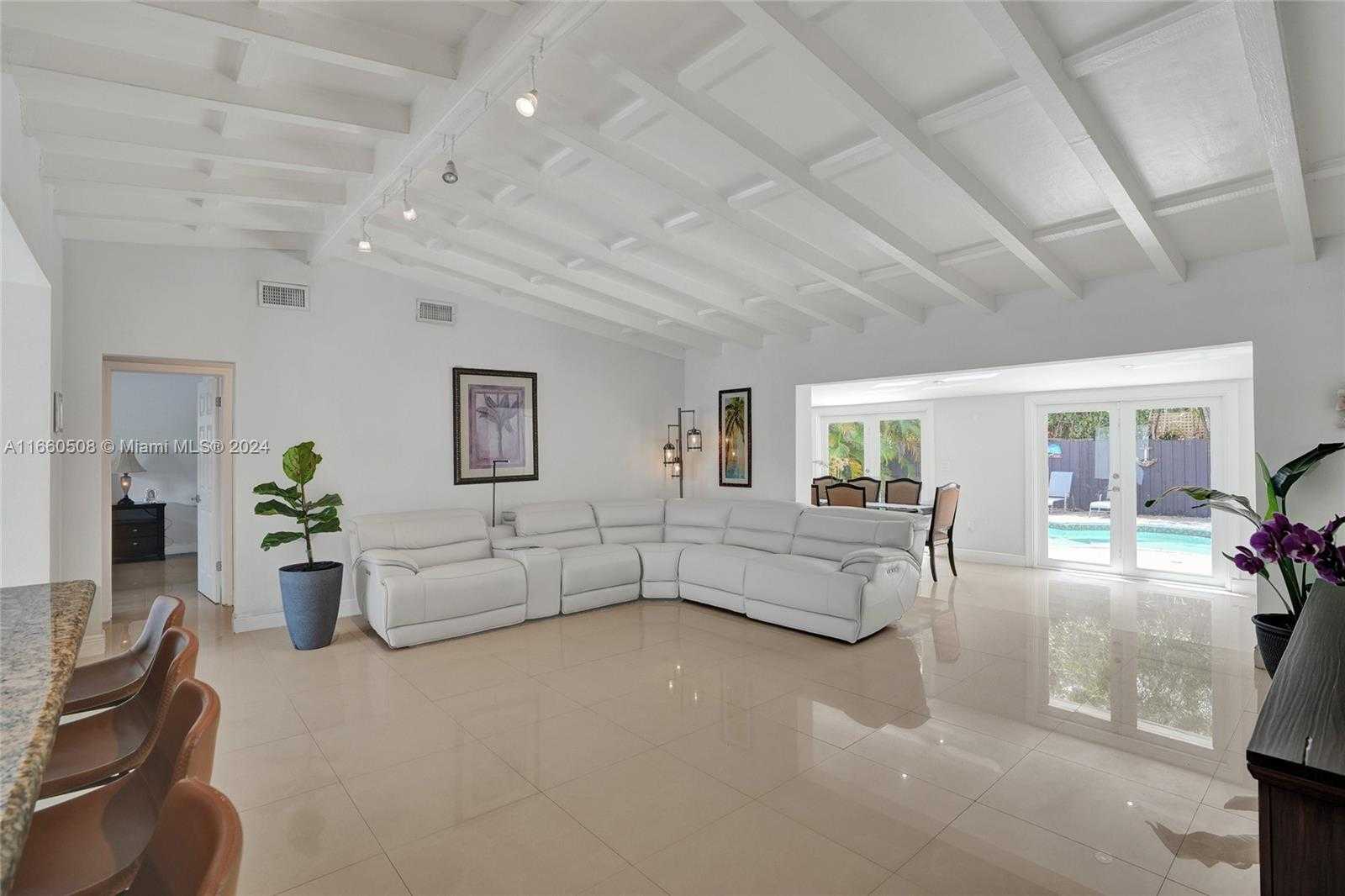 Small Image of 1910 NORTH HIBISCUS DR, North Miami Number 16