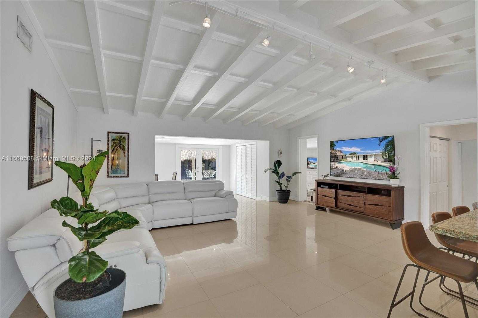 Small Image of 1910 NORTH HIBISCUS DR, North Miami Number 17