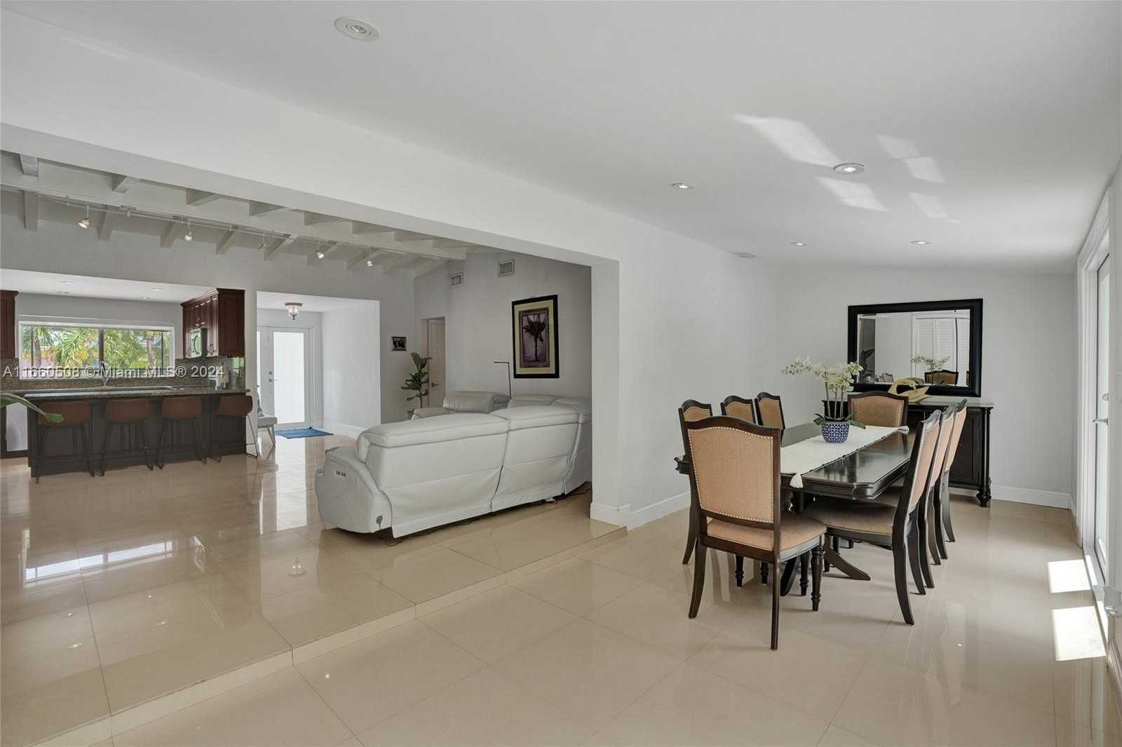 Small Image of 1910 NORTH HIBISCUS DR, North Miami Number 18