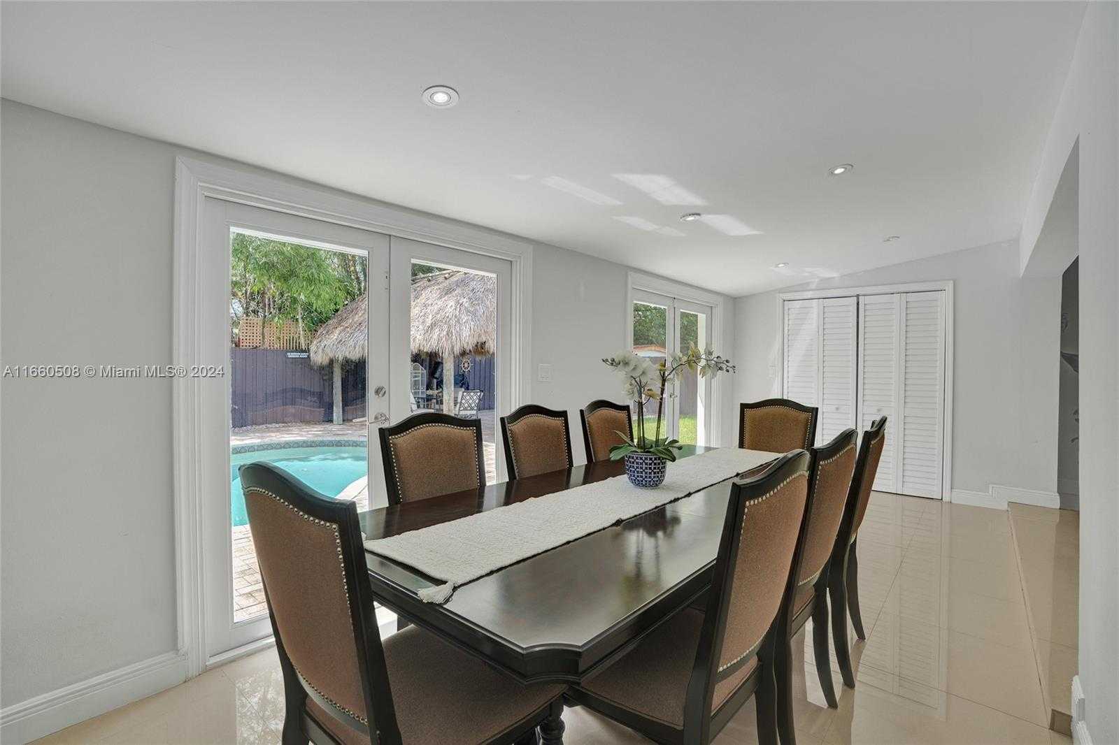 Small Image of 1910 NORTH HIBISCUS DR, North Miami Number 19
