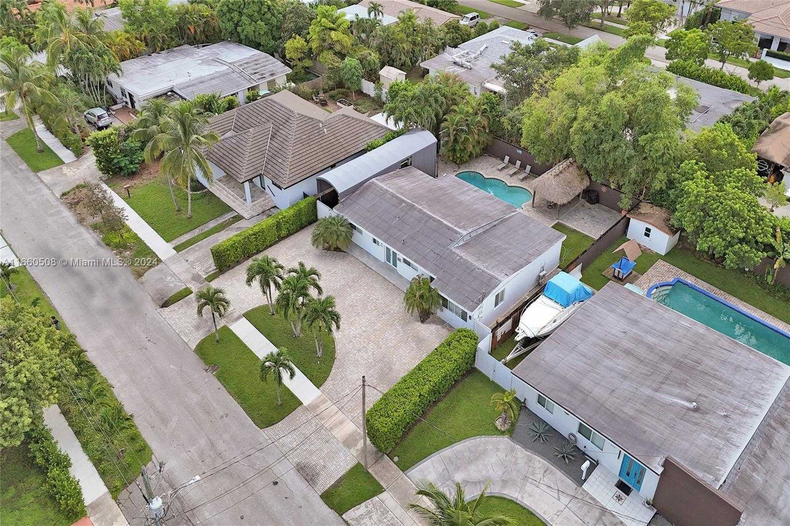Small Image of 1910 NORTH HIBISCUS DR, North Miami Number 2