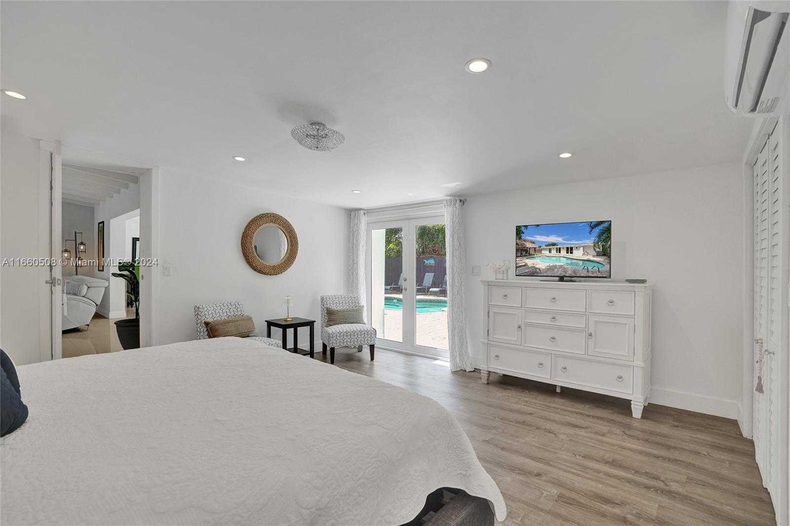 Small Image of 1910 NORTH HIBISCUS DR, North Miami Number 20