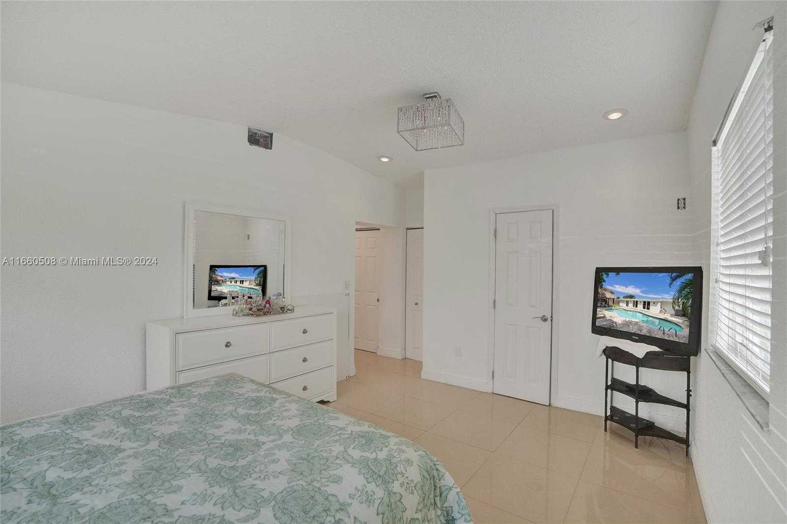 Small Image of 1910 NORTH HIBISCUS DR, North Miami Number 23