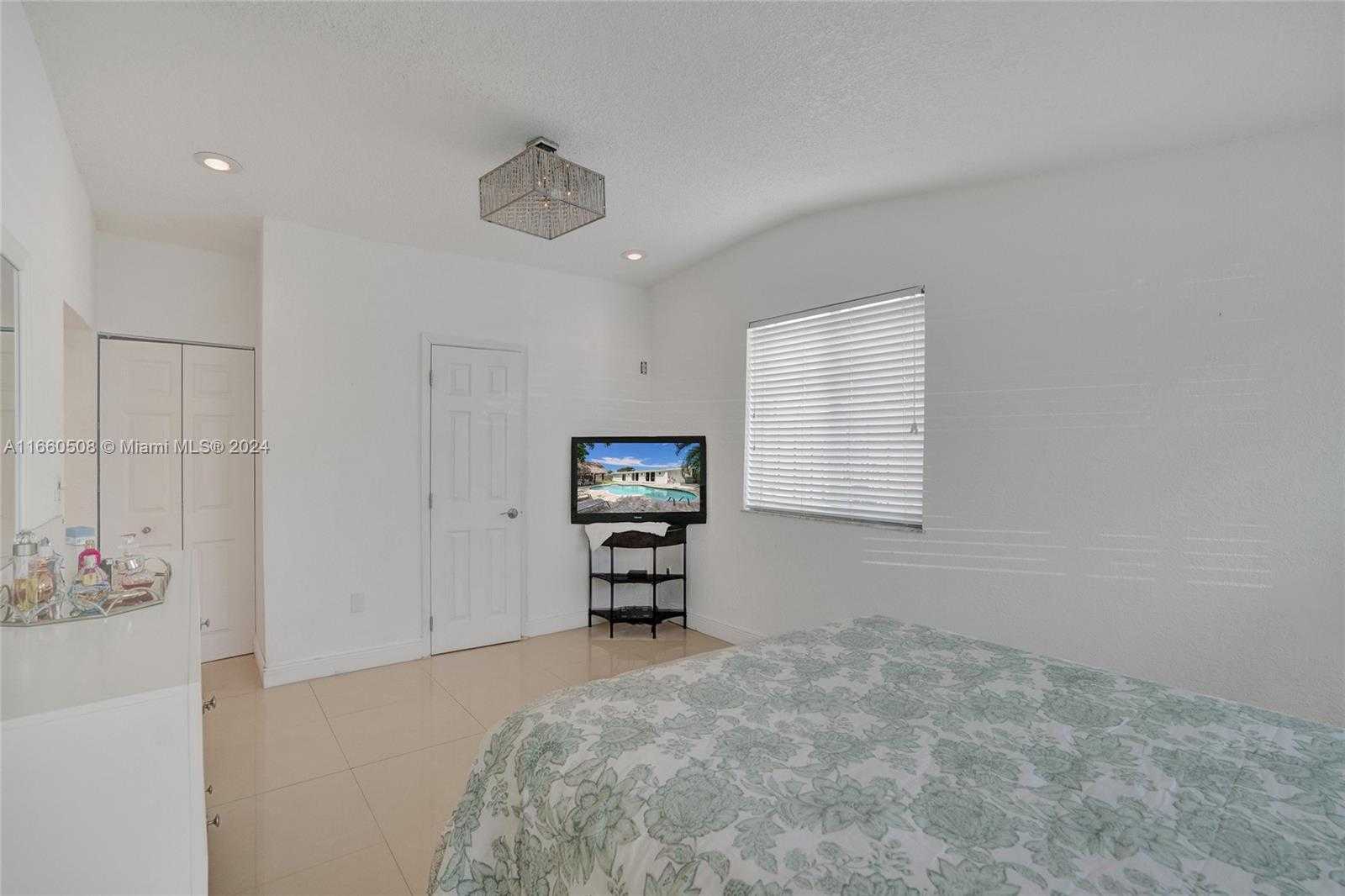 Small Image of 1910 NORTH HIBISCUS DR, North Miami Number 24