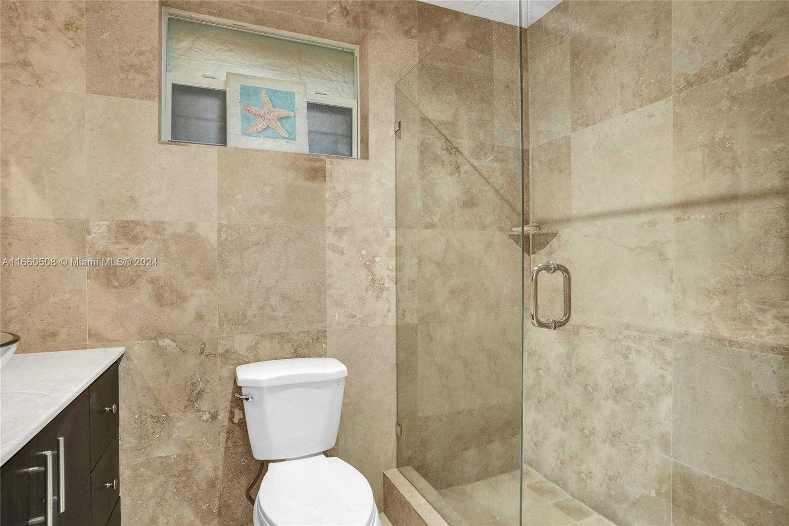 Small Image of 1910 NORTH HIBISCUS DR, North Miami Number 25