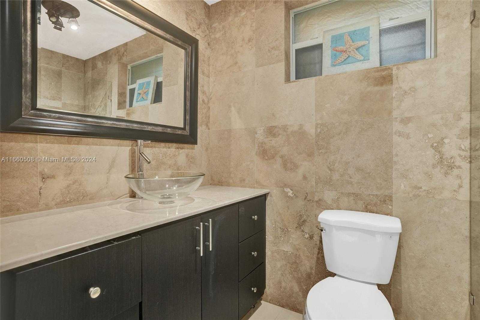 Small Image of 1910 NORTH HIBISCUS DR, North Miami Number 26
