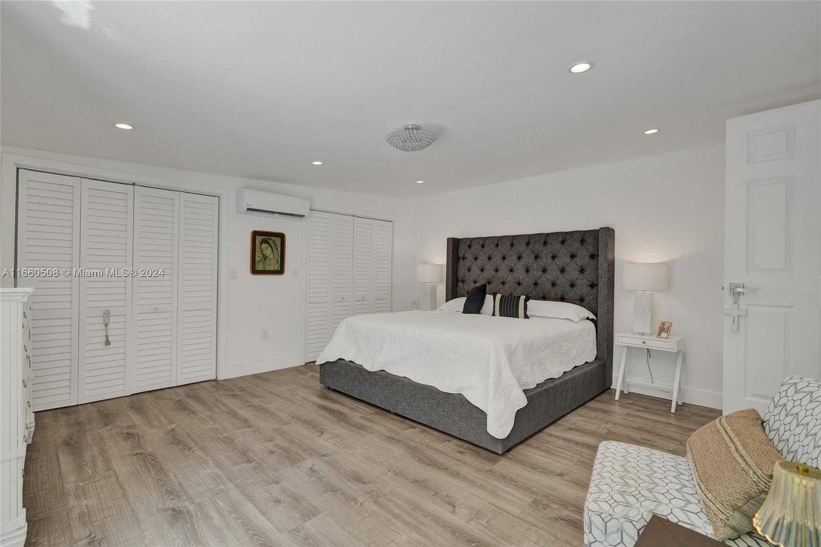 Small Image of 1910 NORTH HIBISCUS DR, North Miami Number 27
