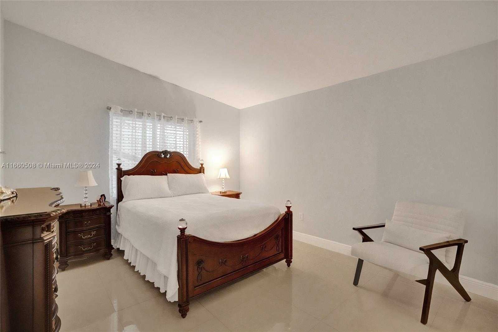 Small Image of 1910 NORTH HIBISCUS DR, North Miami Number 29