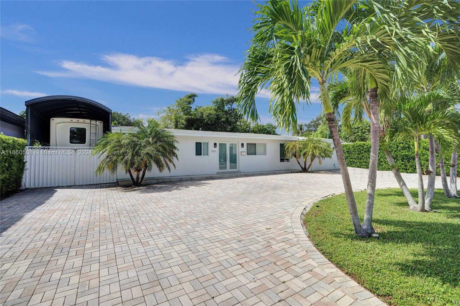Small Image of 1910 NORTH HIBISCUS DR, North Miami Number 3