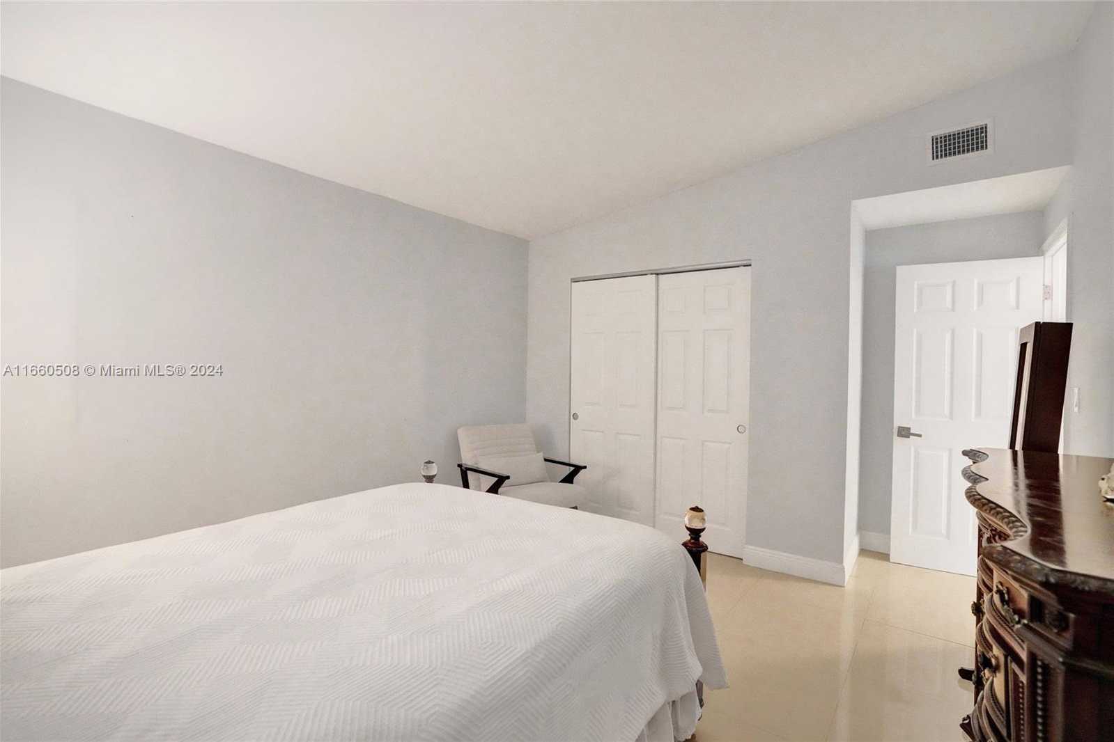 Small Image of 1910 NORTH HIBISCUS DR, North Miami Number 30