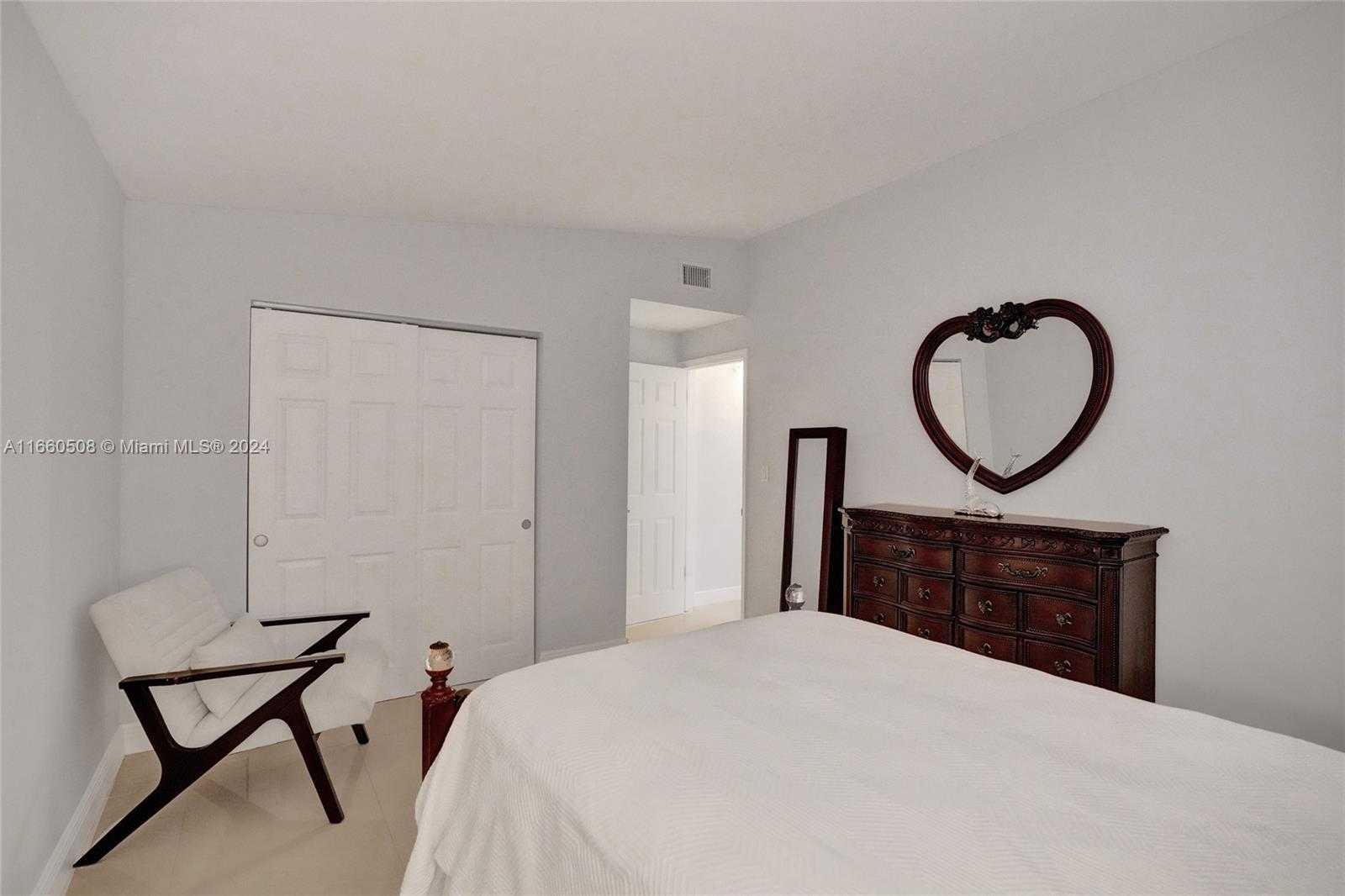 Small Image of 1910 NORTH HIBISCUS DR, North Miami Number 31