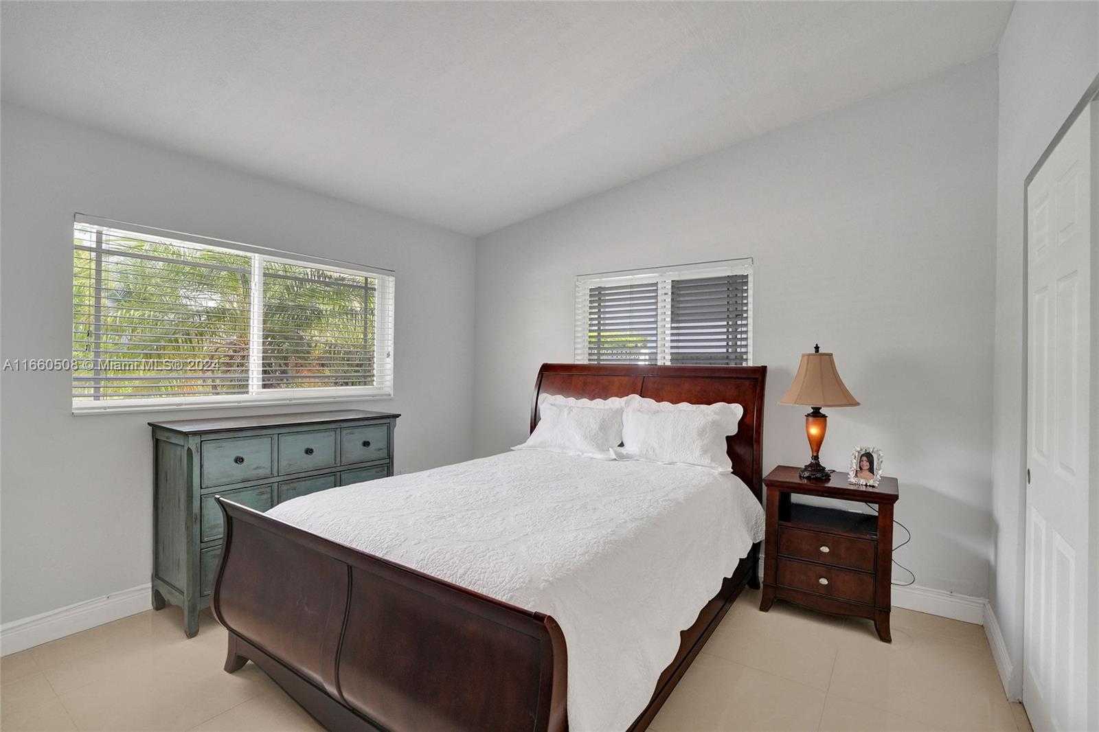 Small Image of 1910 NORTH HIBISCUS DR, North Miami Number 32
