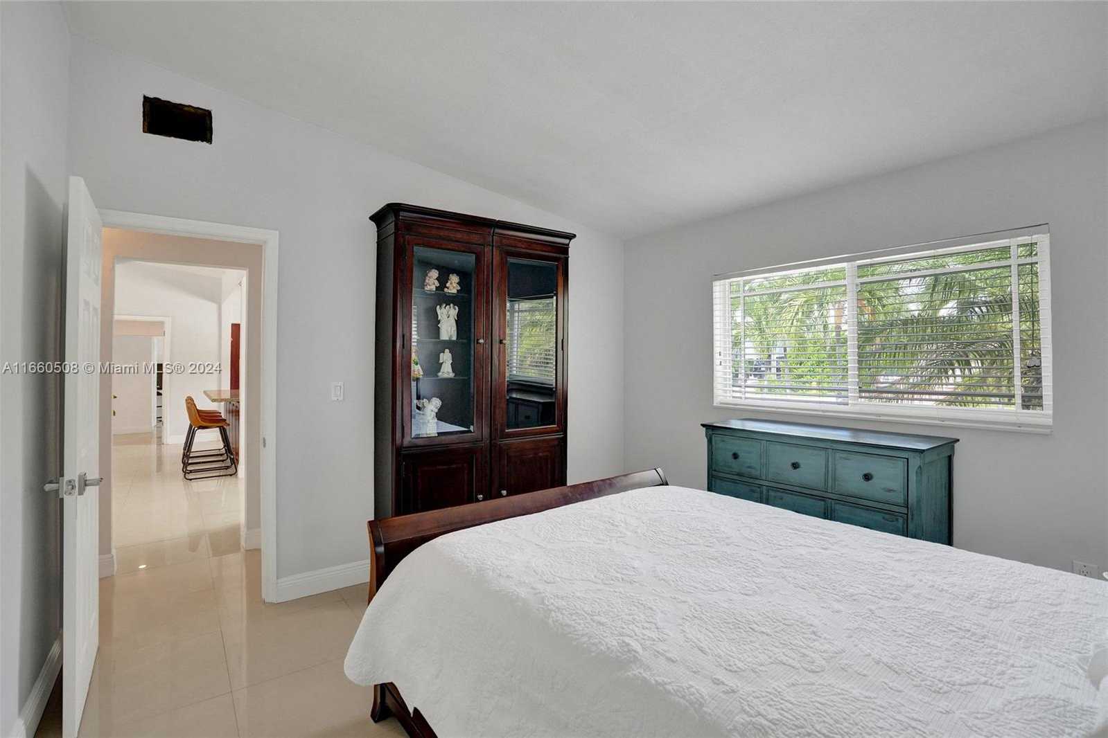 Small Image of 1910 NORTH HIBISCUS DR, North Miami Number 33