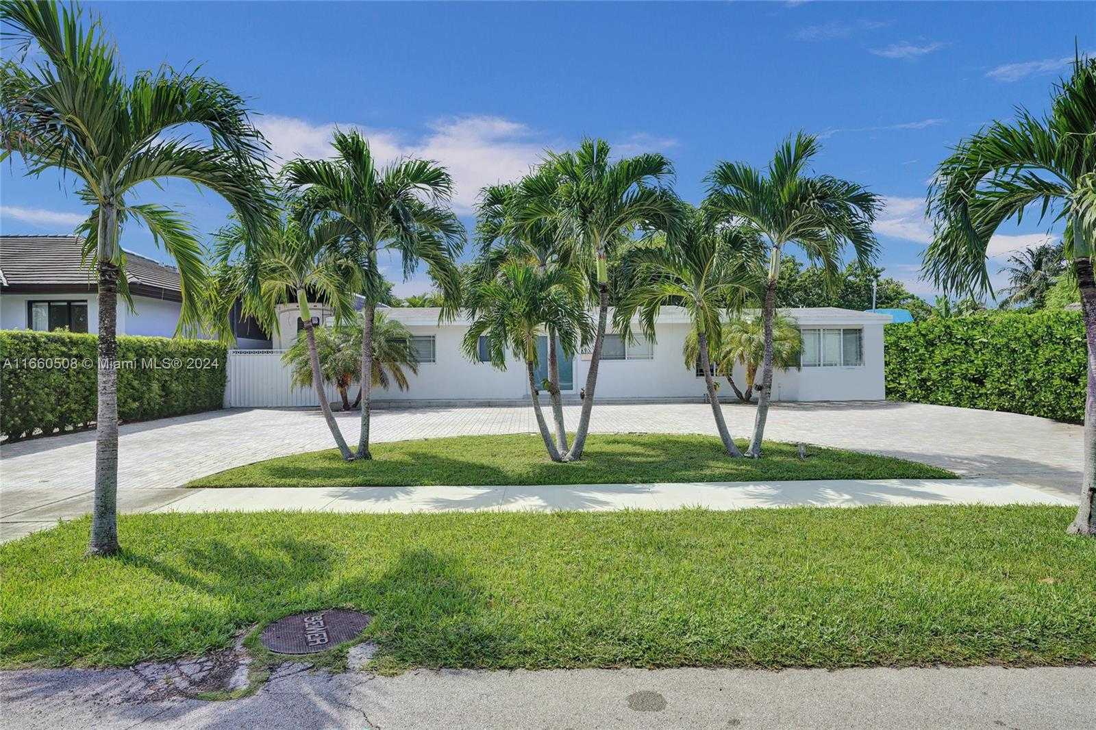 Small Image of 1910 NORTH HIBISCUS DR, North Miami Number 38