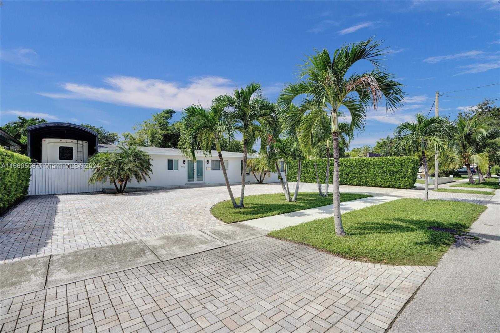 Small Image of 1910 NORTH HIBISCUS DR, North Miami Number 39