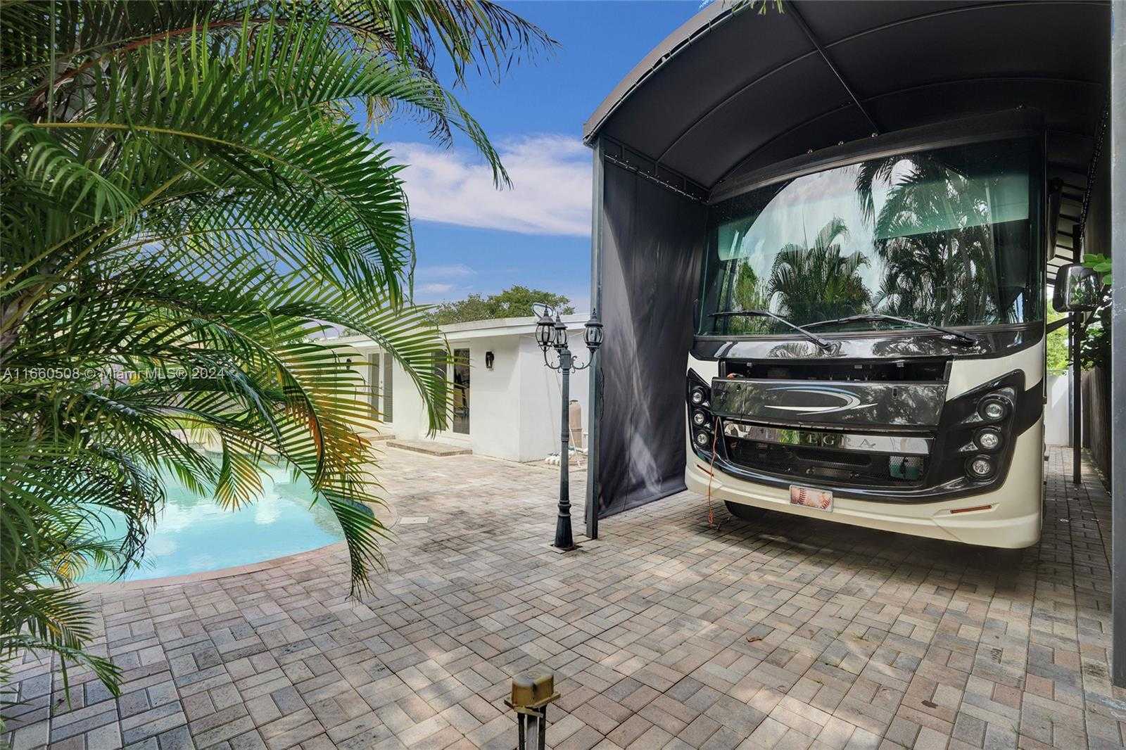 Small Image of 1910 NORTH HIBISCUS DR, North Miami Number 42