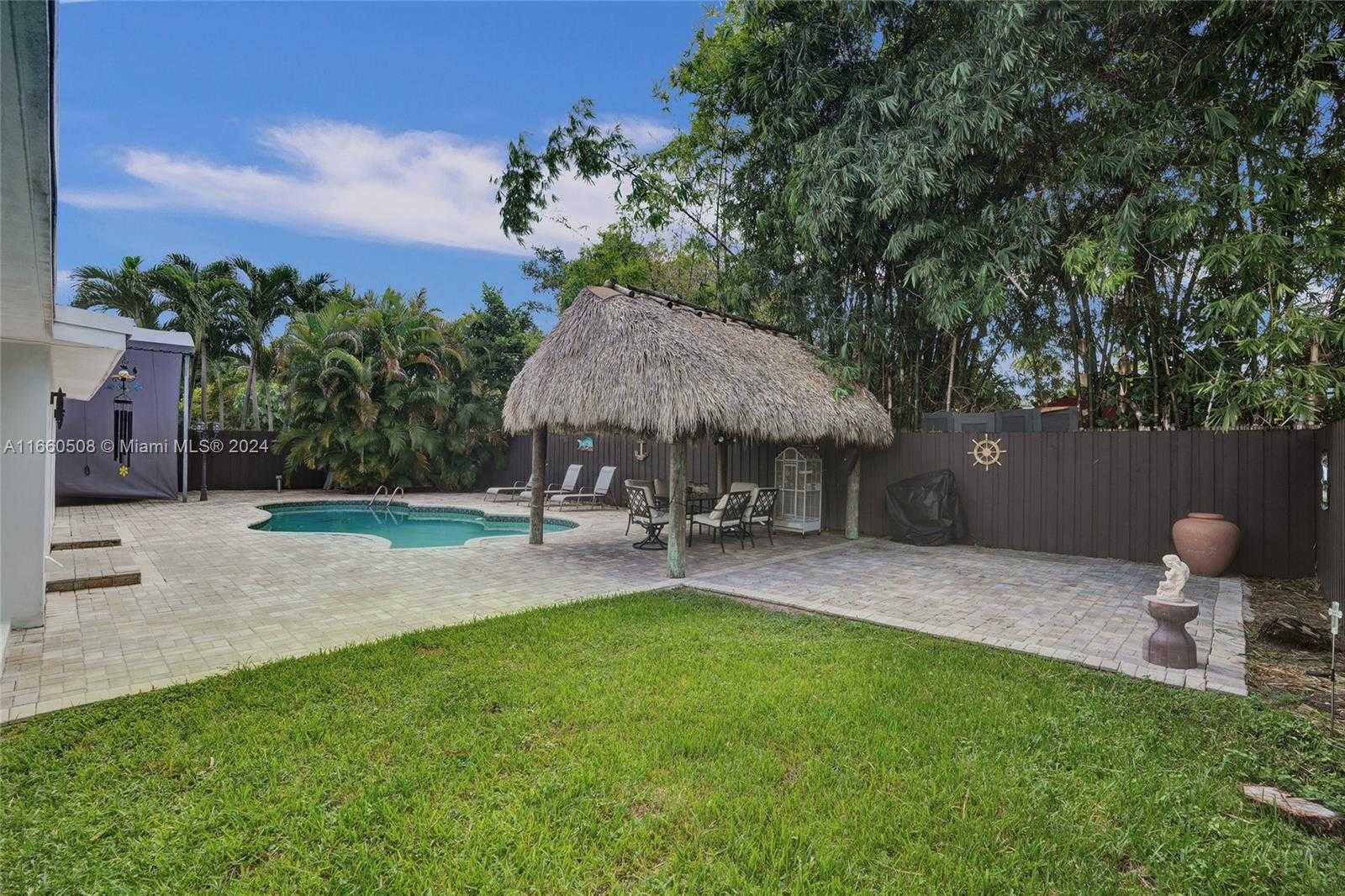Small Image of 1910 NORTH HIBISCUS DR, North Miami Number 43