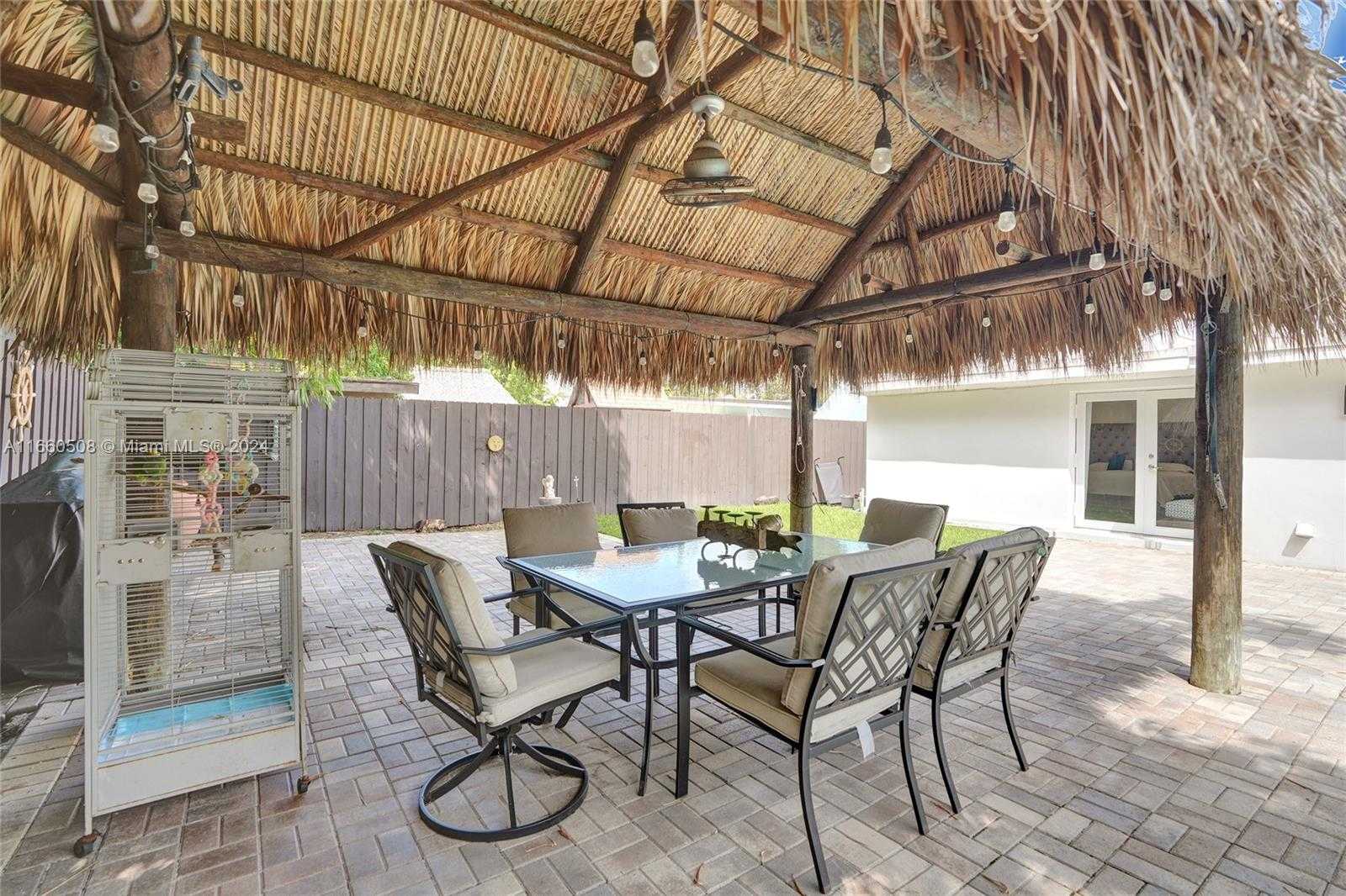 Small Image of 1910 NORTH HIBISCUS DR, North Miami Number 46
