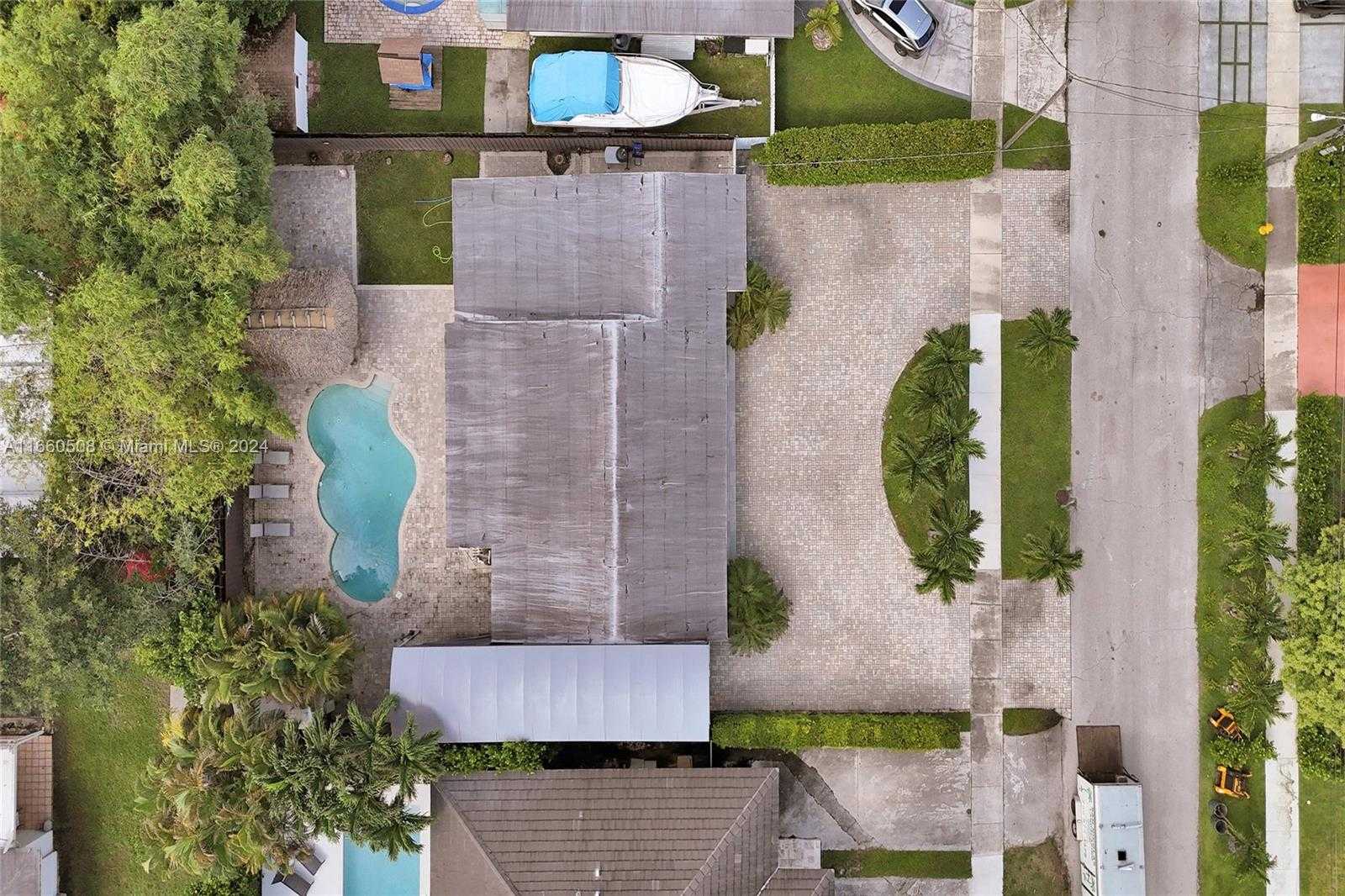 Small Image of 1910 NORTH HIBISCUS DR, North Miami Number 5