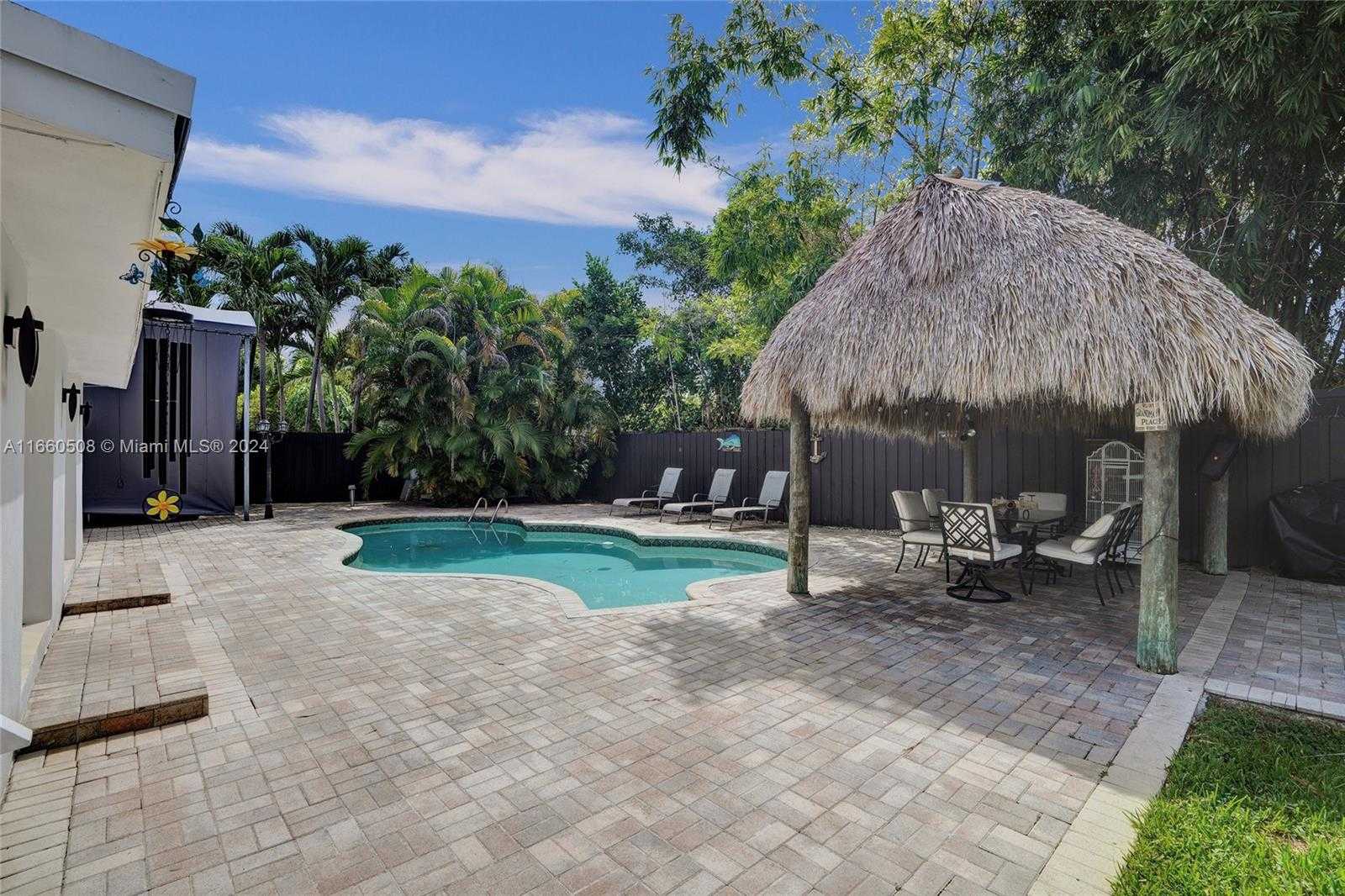 Small Image of 1910 NORTH HIBISCUS DR, North Miami Number 50