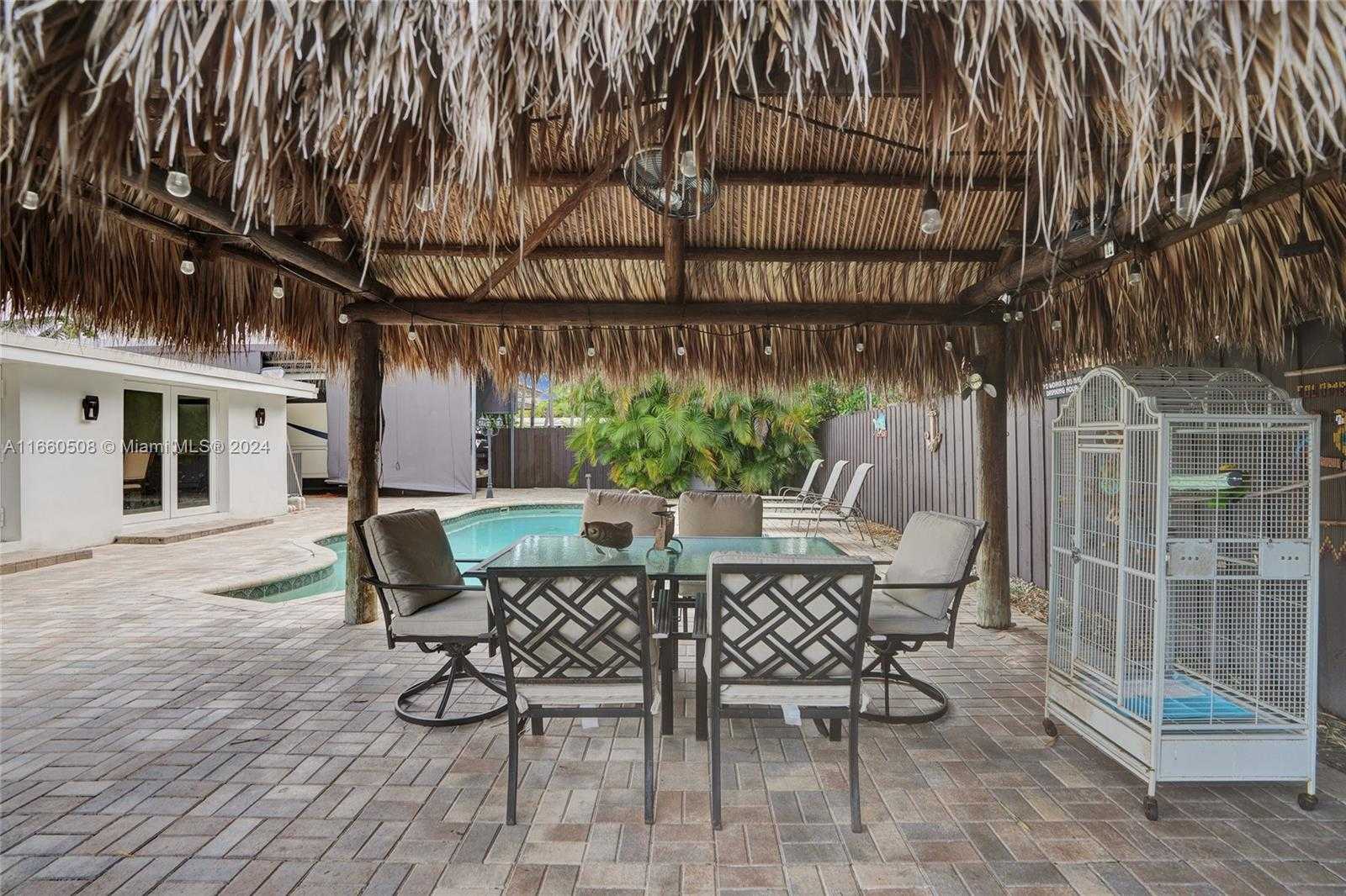 Small Image of 1910 NORTH HIBISCUS DR, North Miami Number 6