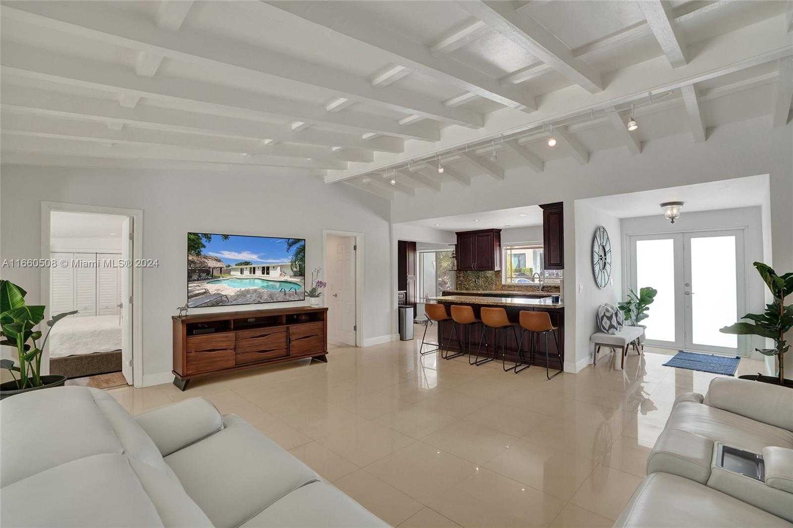 Small Image of 1910 NORTH HIBISCUS DR, North Miami Number 9