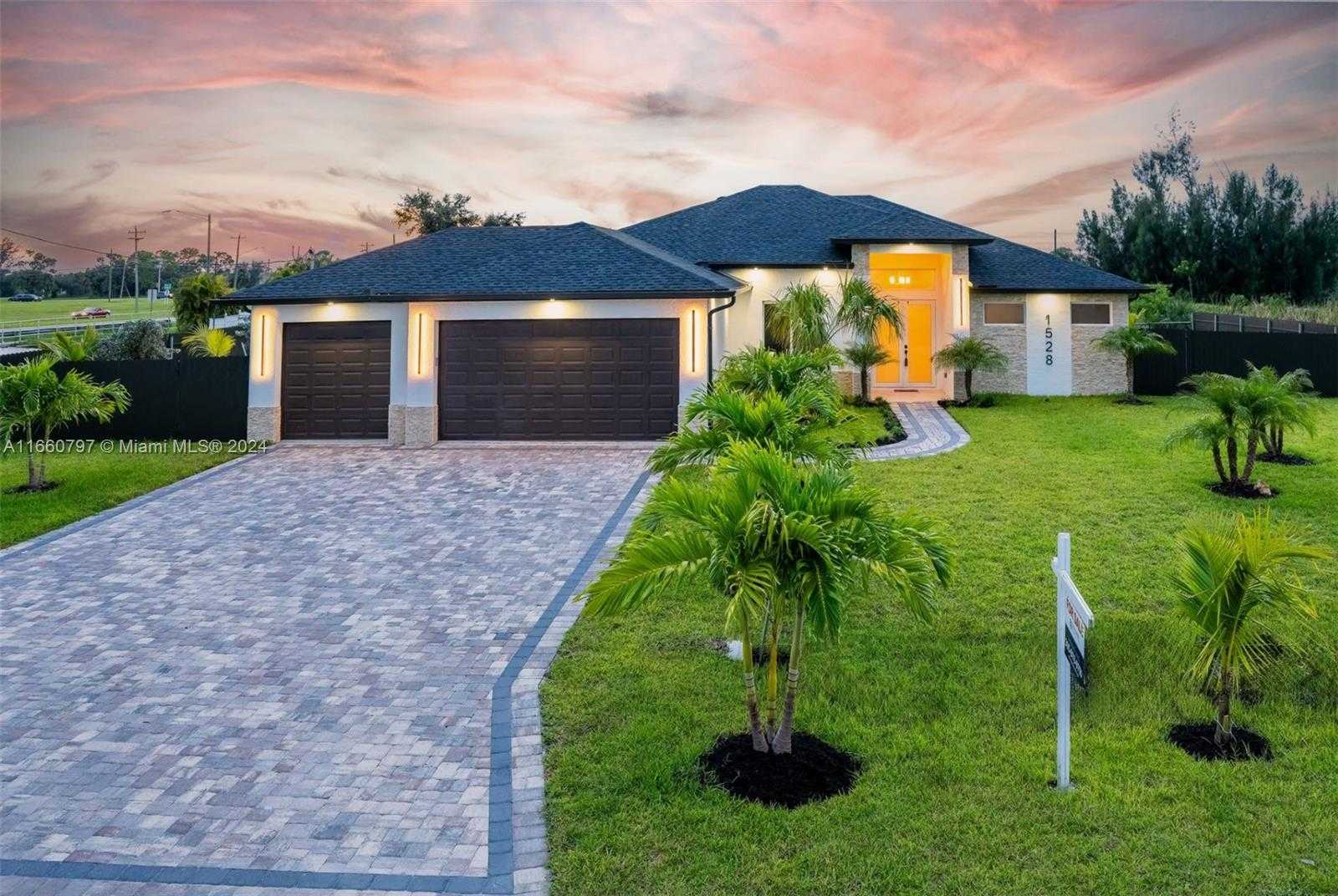 Small Image of 1528 SOUTH WEST 15TH AVE, Cape Coral Number 2