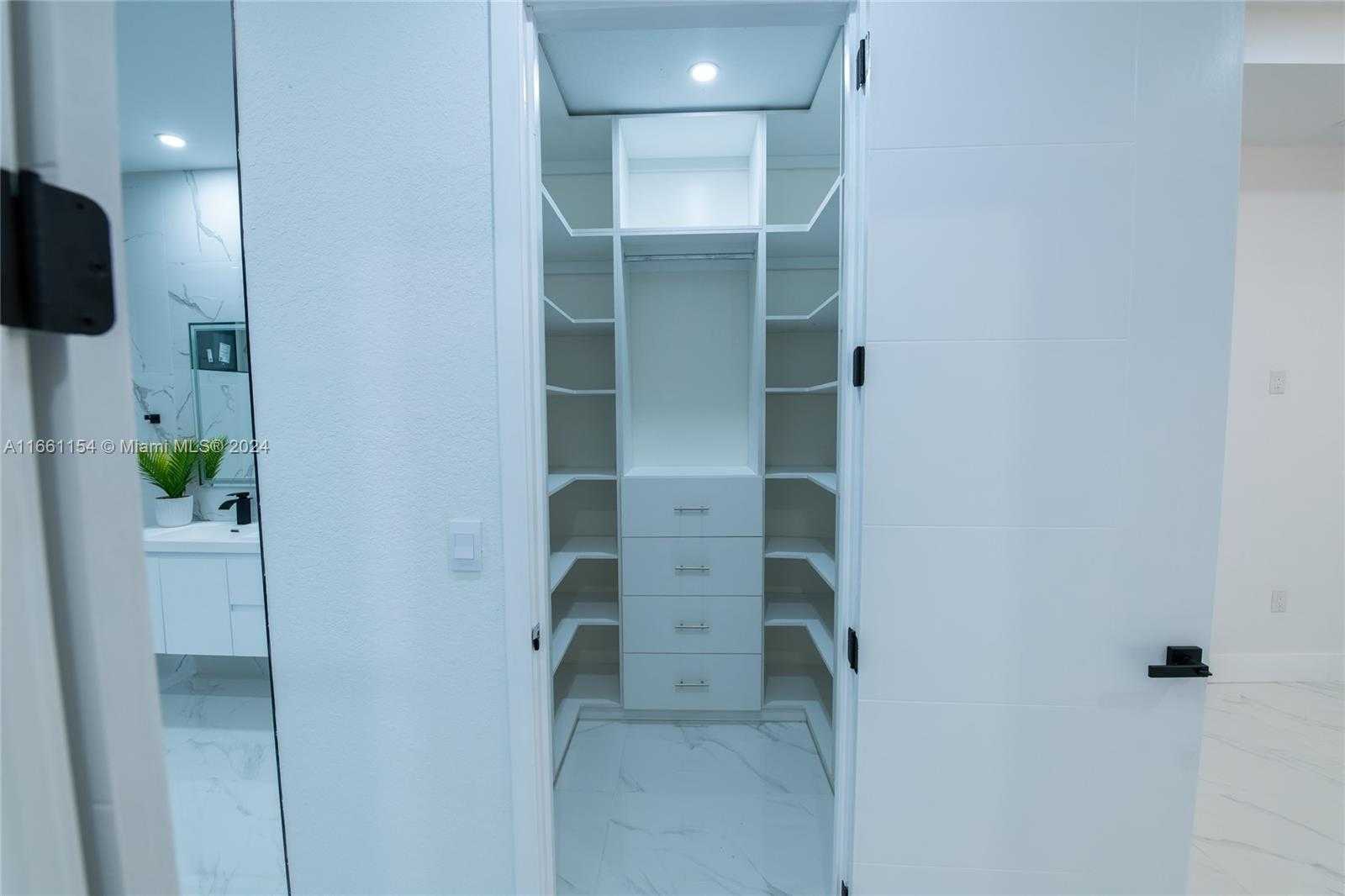 Small Image of 334 SOUTH WEST 21ST TERR, Cape Coral Number 25