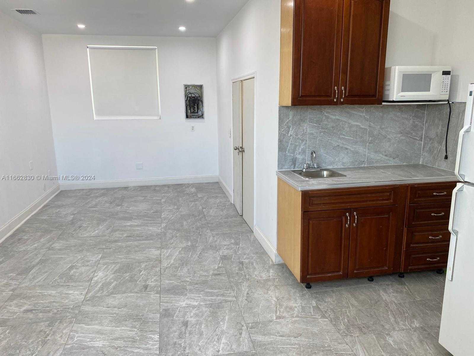 Small Image of 10 WEST 53RD TER, Hialeah Number 19